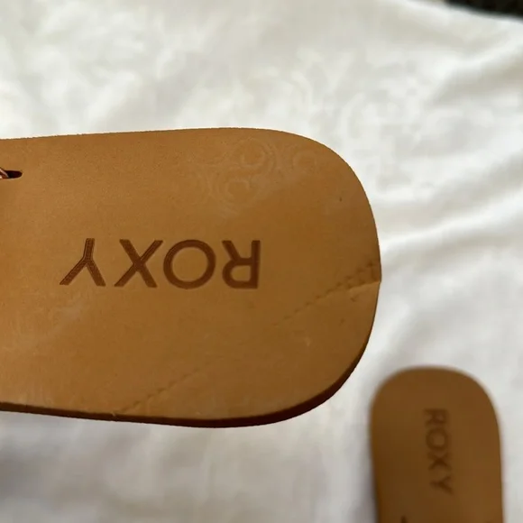 Women’s Roxy Rose Gold Braided Flip Flops - Picture 3 of 3